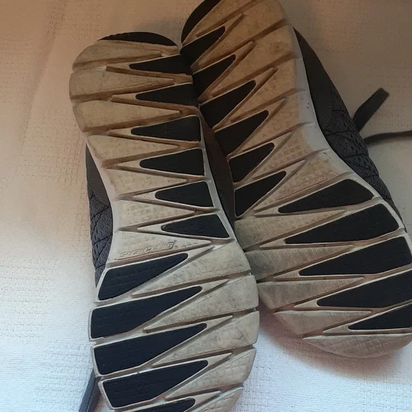 Men's Skechers 9.5 relaxed fit, gel infused, memory foam Charcoal Black Sneakers - Picture 7 of 8